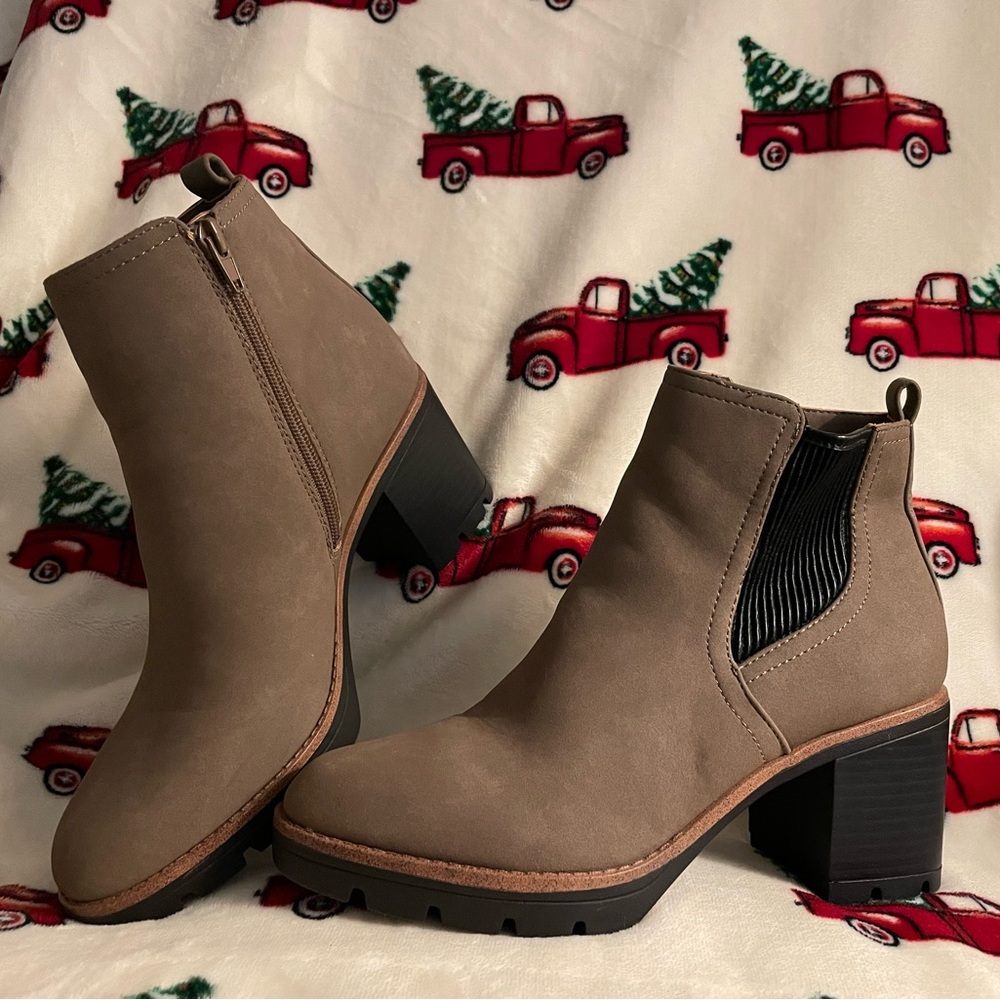 Naturalizer Boots